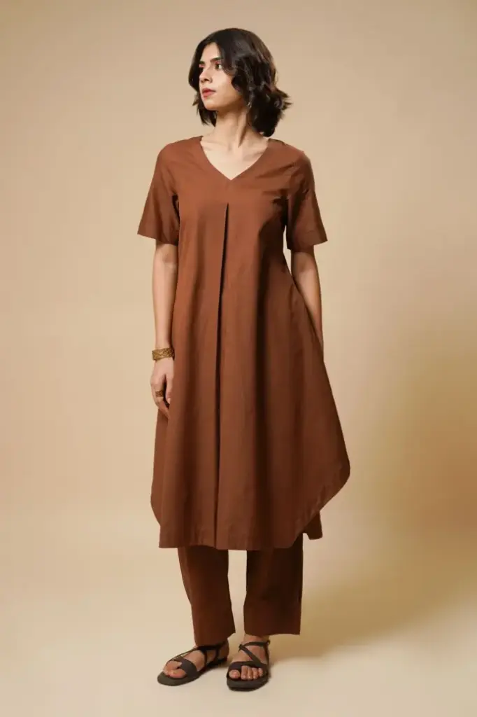 V-NECK CENTER PLEATED KURTA SET (BROWN)